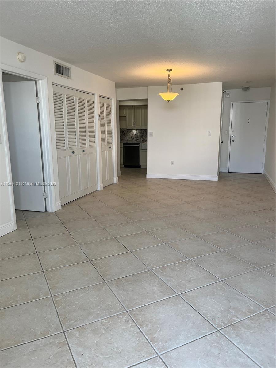 Dining room w/o Furn