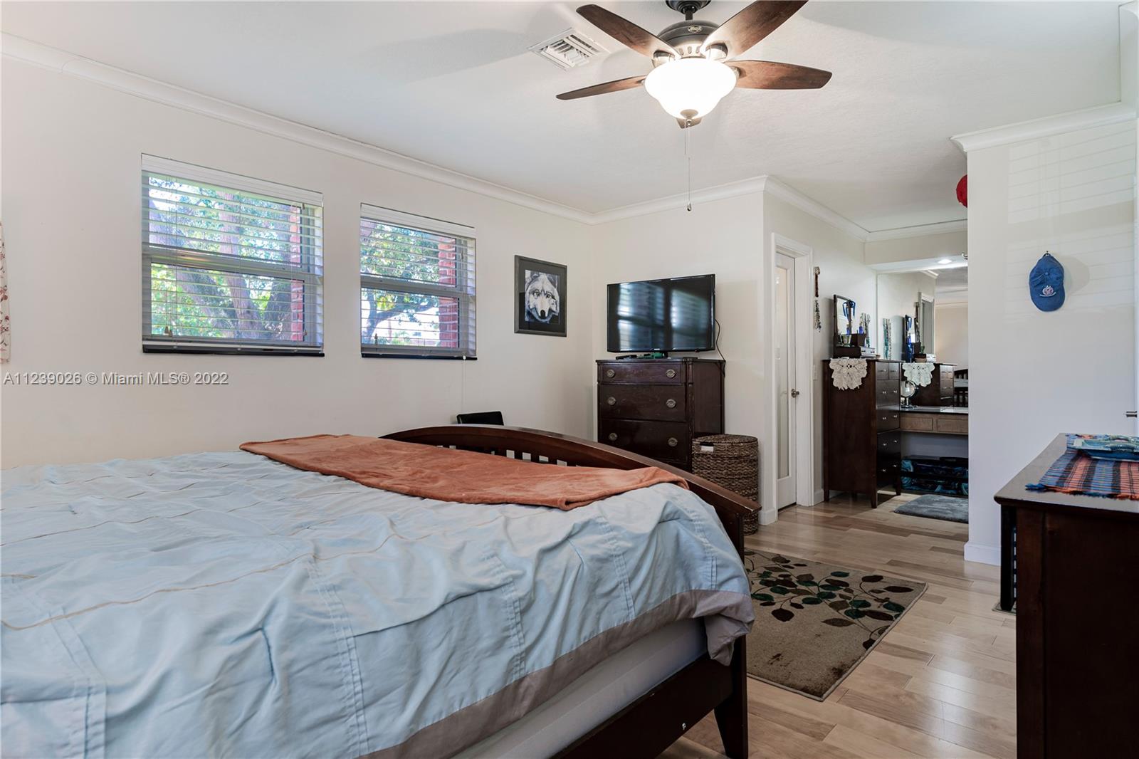 Listing Photo 11