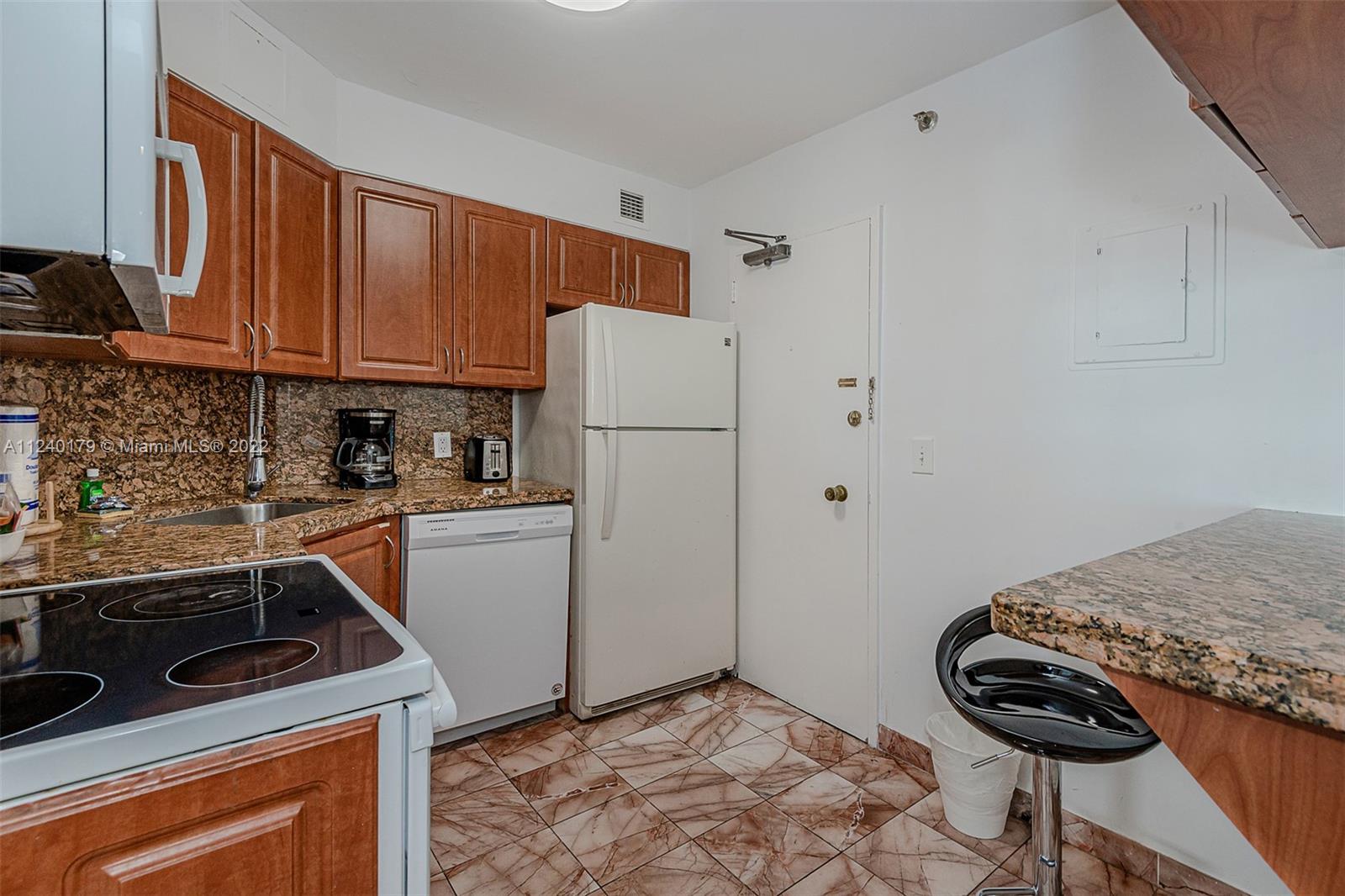 Listing Photo 16