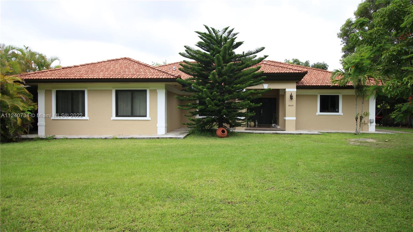 Listing Photo 0