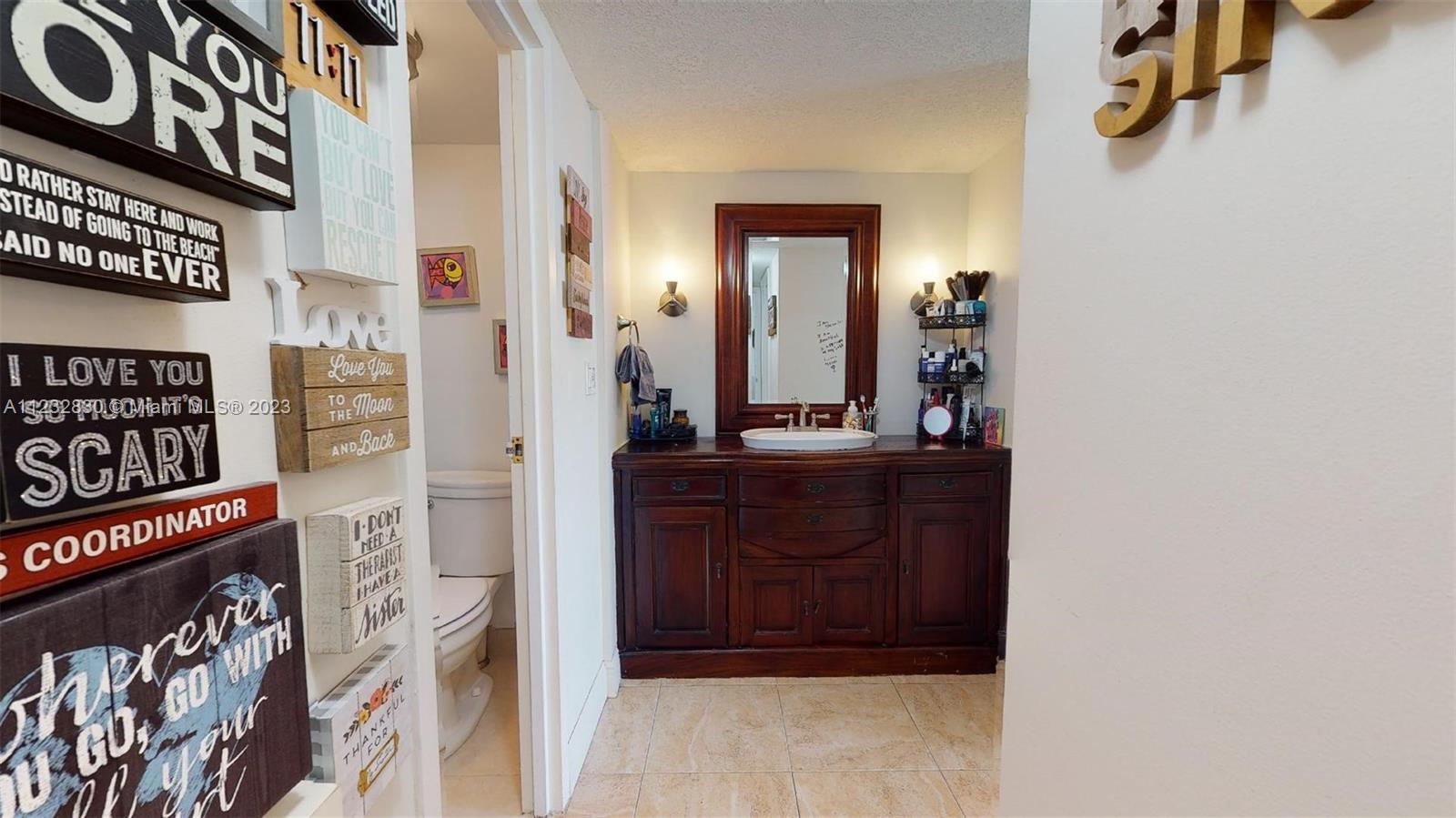 MaIn Bedroom vanity