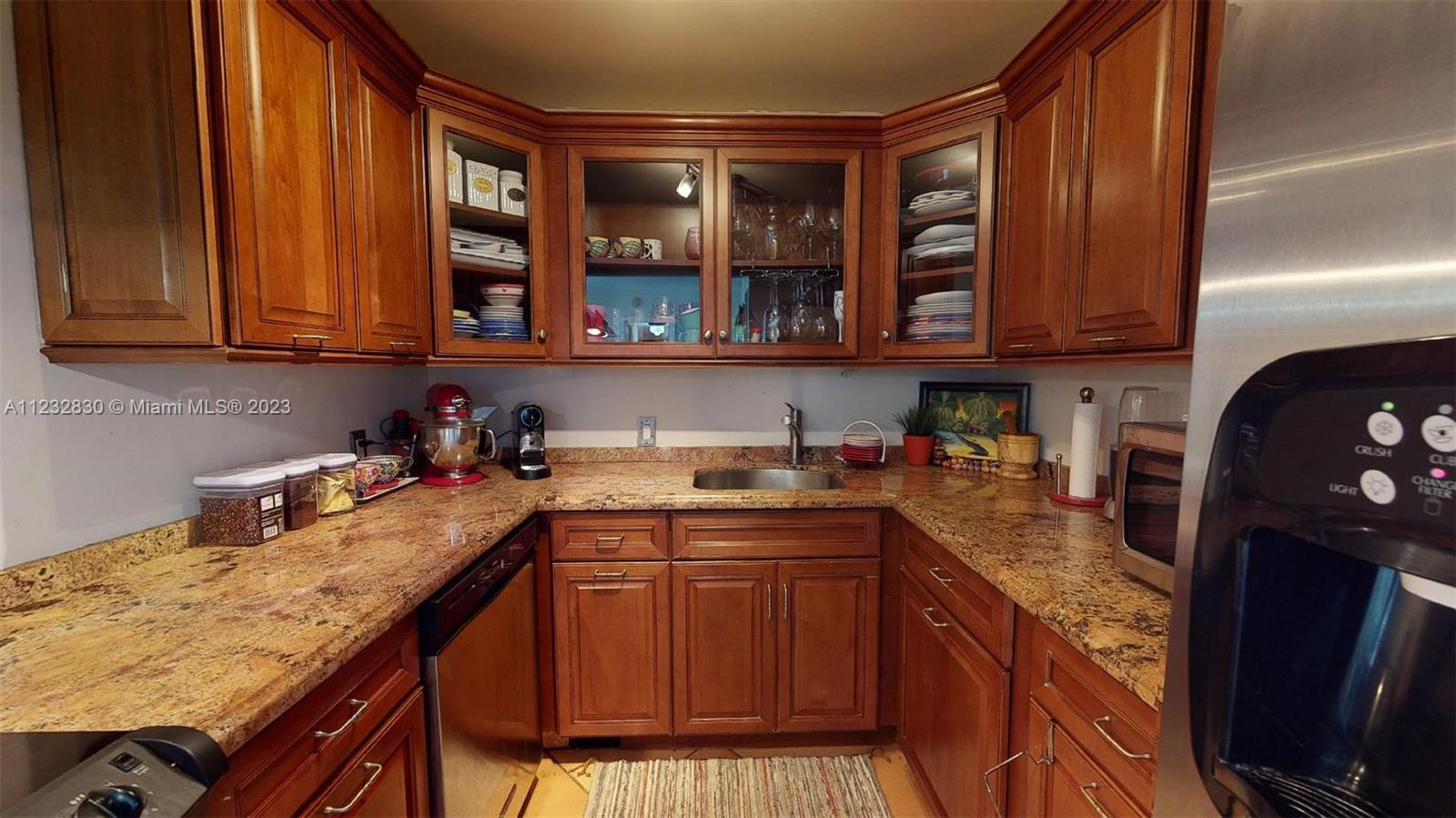 Wood Kitchen Cabinets