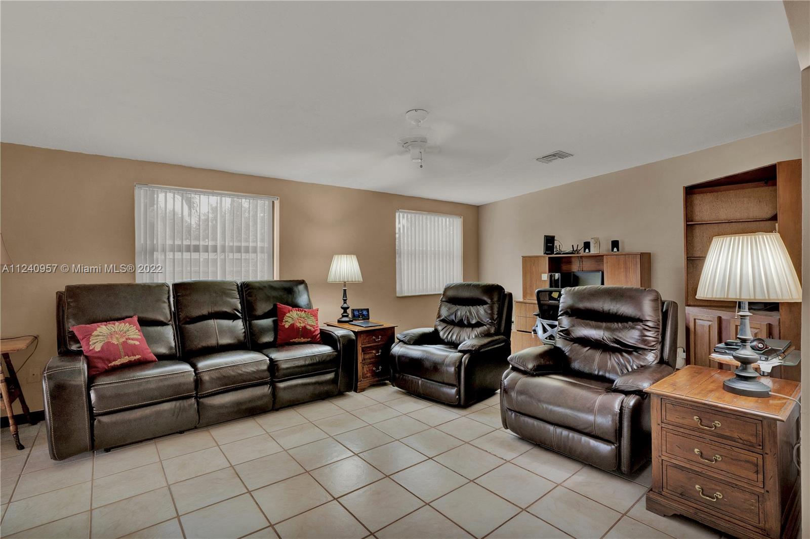 Listing Photo 11
