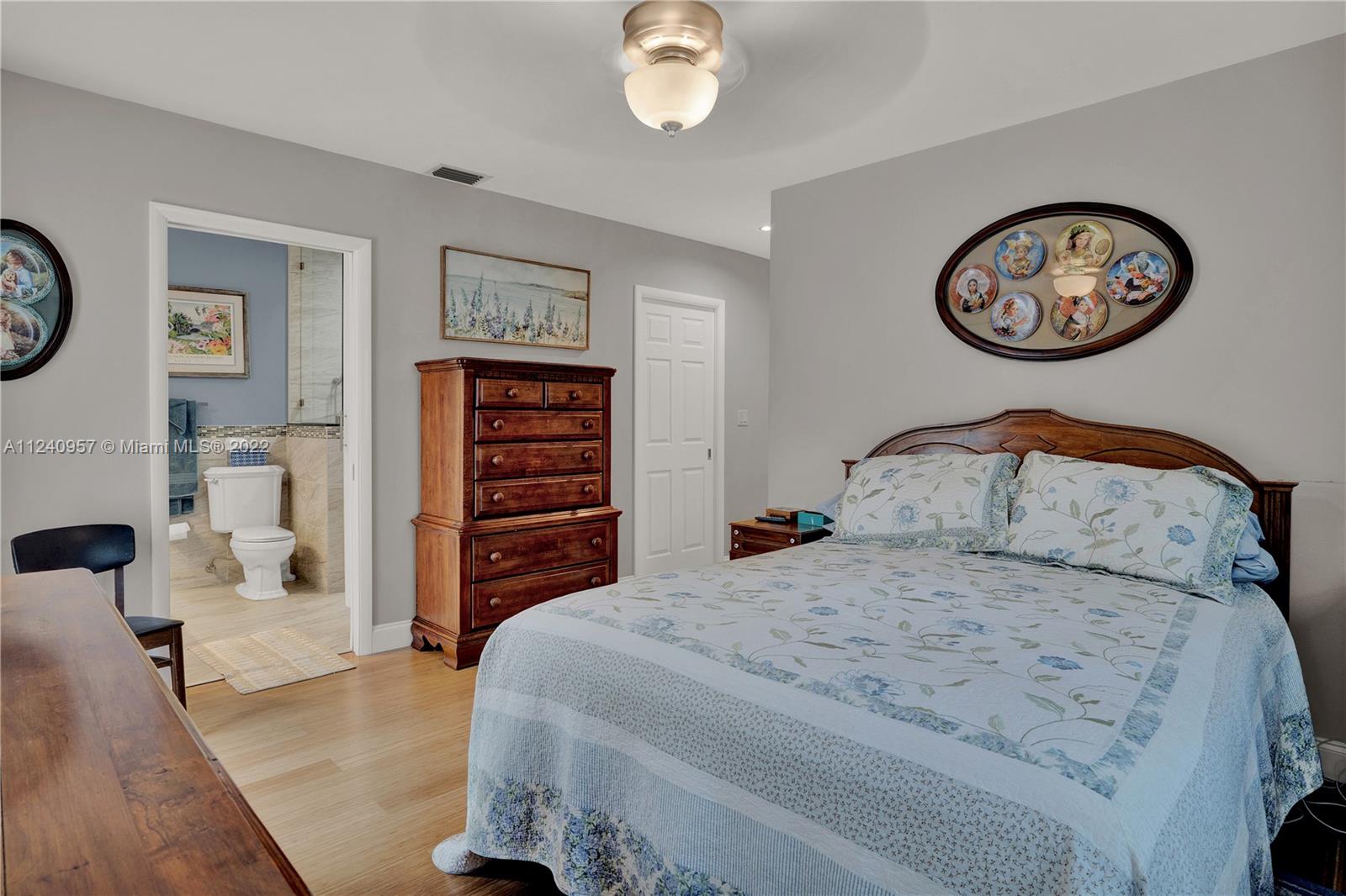 Listing Photo 12
