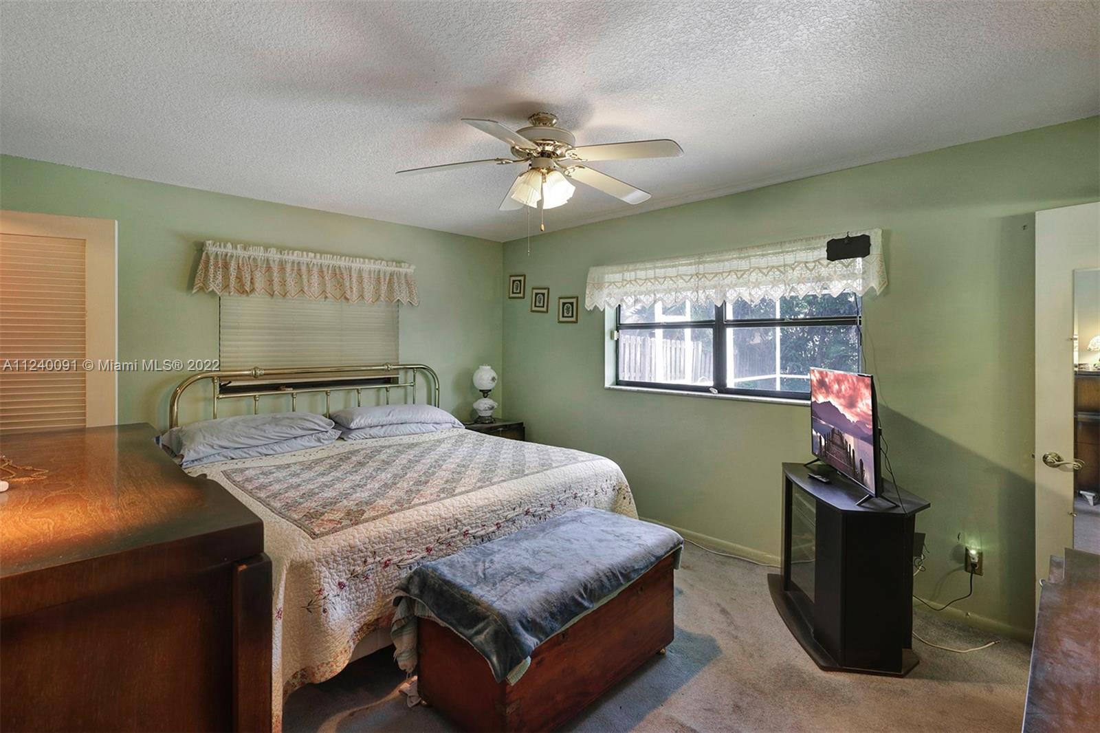Listing Photo 11