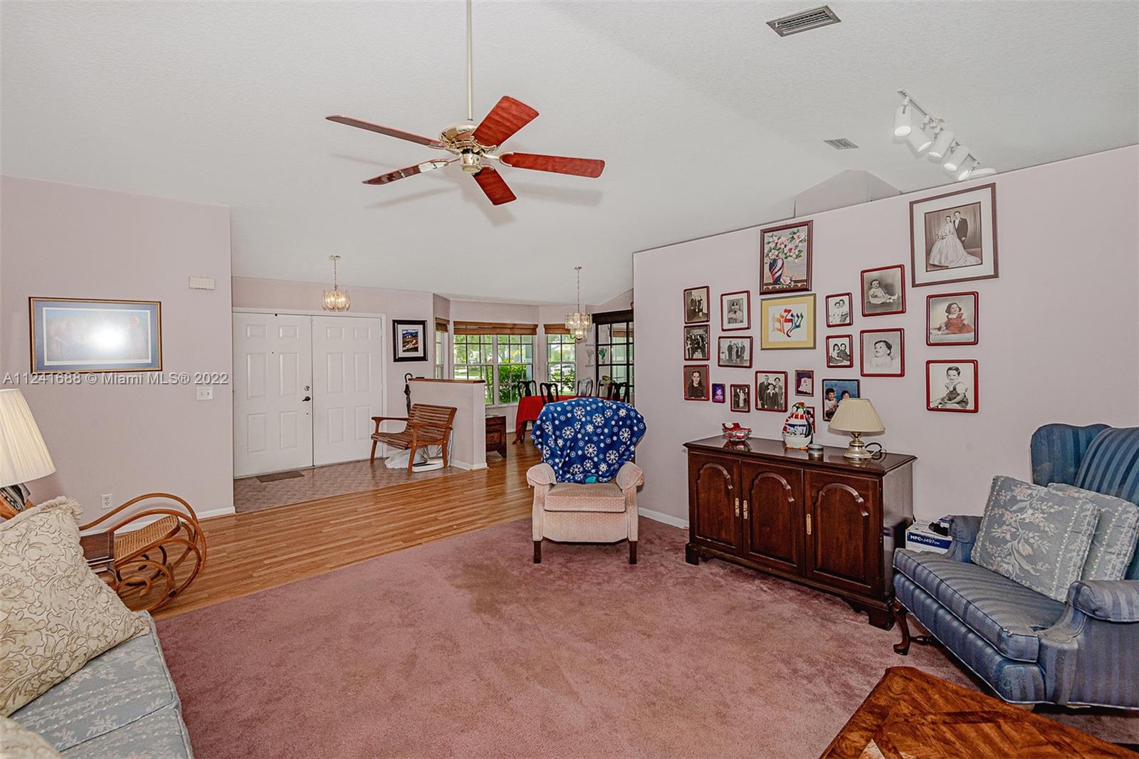 Listing Photo 11