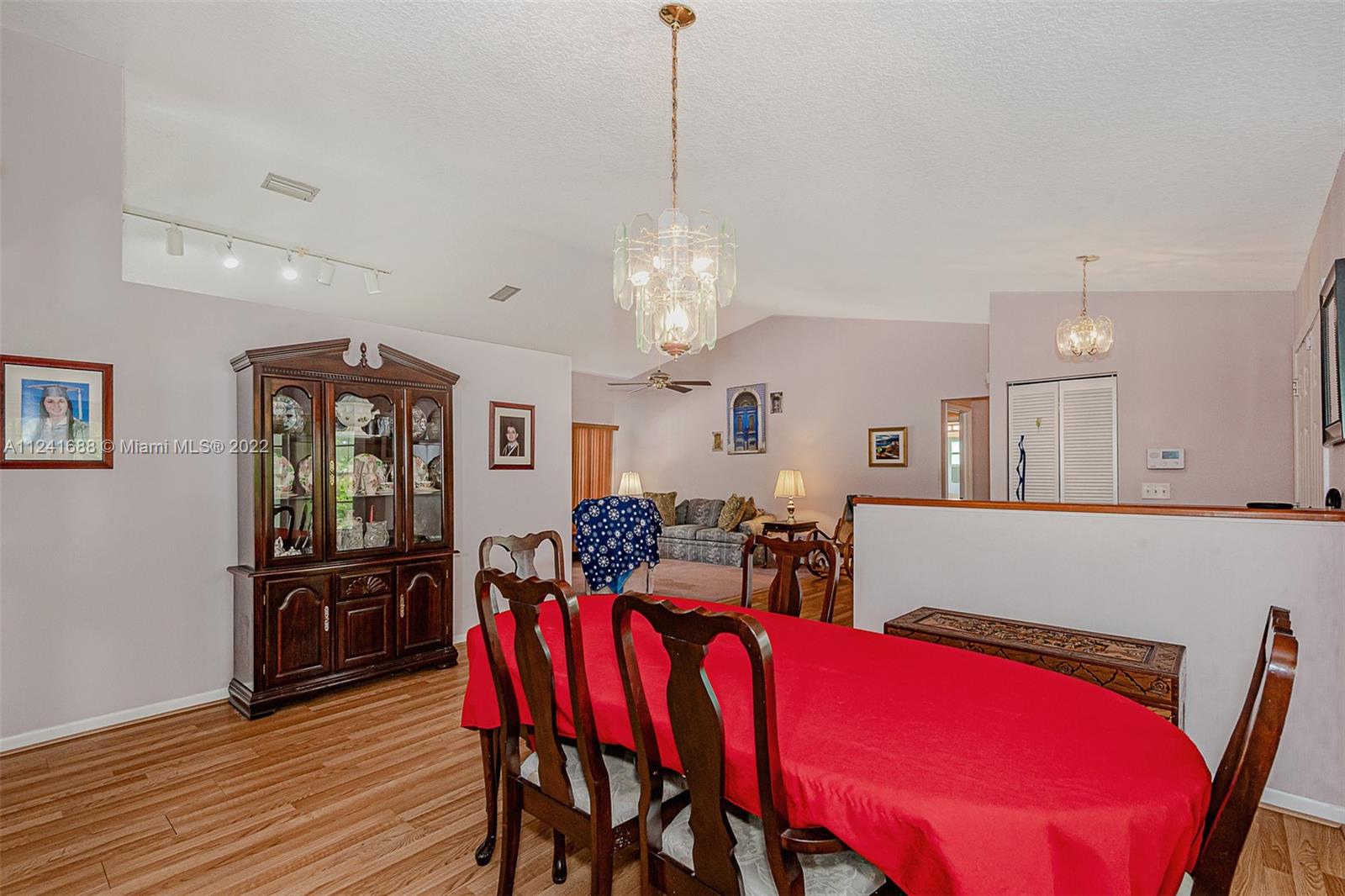 Listing Photo 14