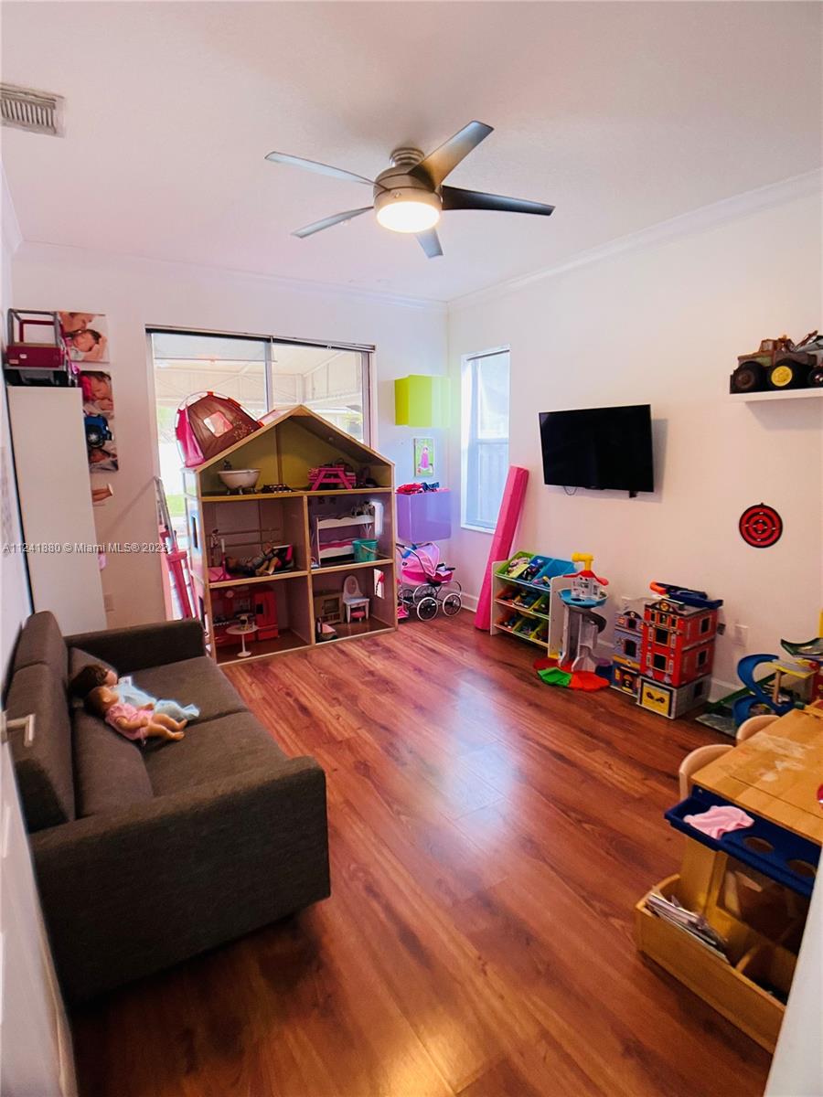 Listing Photo 14