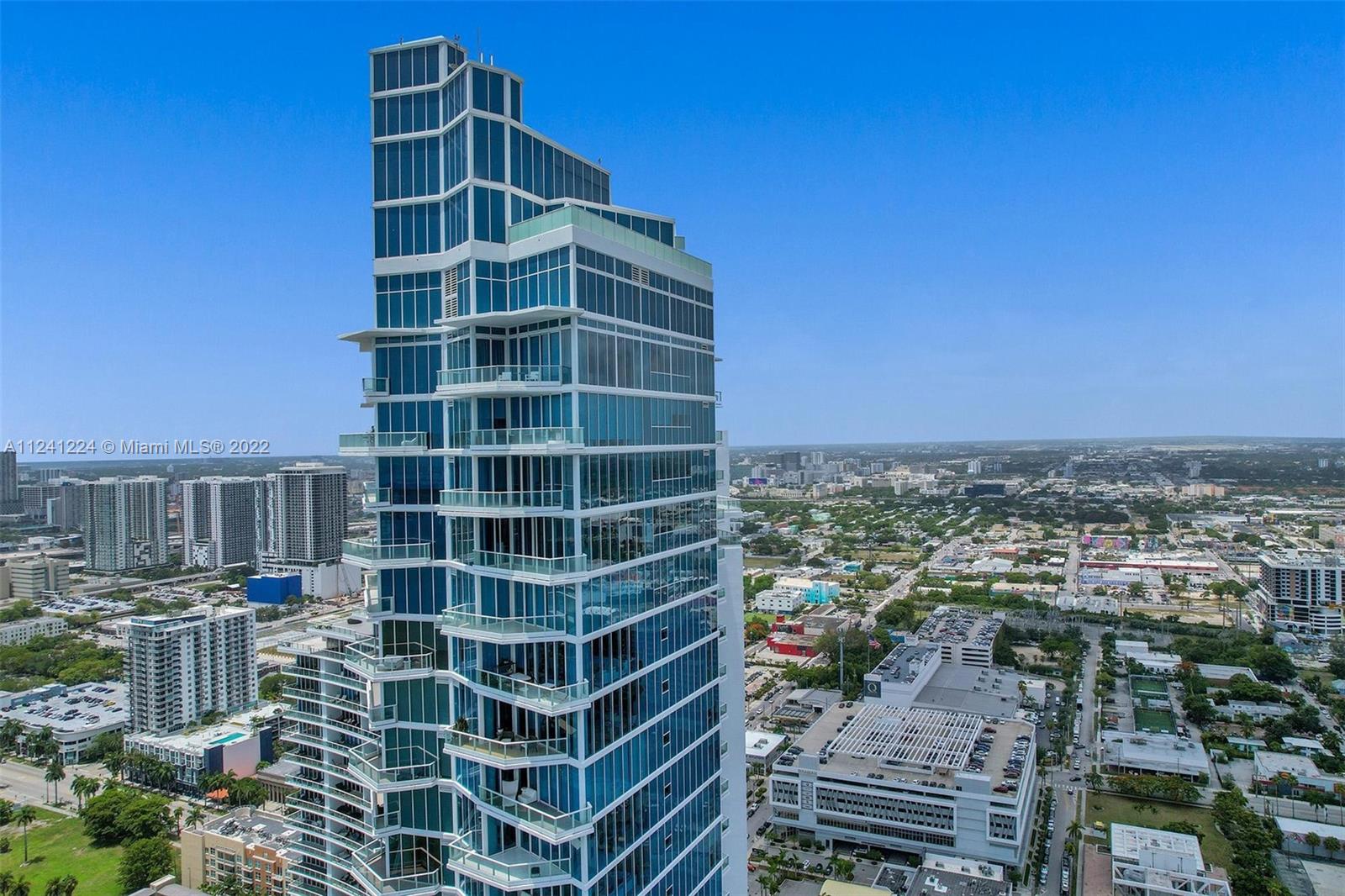 SPECTACULARLY & THOUGHTFULLY DESIGNED, UNIQUE HGTV URBAN OASIS WINNING UNIT. FULLY FURNISHED 2BD/2.5BA CORNER UNIT AT LUXURIOUS PARAMOUNT BAY! THIS BRIGHT AND RARELY AVAILABLE 01 LINE UNIT FEATURES 10 FT HIGH- FLOOR TO CEILING WINDOWS WITH COMPLETELY UNOBSTRUCTED 180 DEGREE VIEWS OF BISCAYNE BAY AND THE MIAMI SKYLINE. ENJOY YOUR PRIVACY WITH PRIVATE ELEVATOR, OPEN KITCHEN, BUILT IN WINE COOLER, & A LAUNDRY ROOM. AMENITIES INCLUDE A ROOM SERVICE MENU, CONCIERGE, 24HR FRONT DESK, SUNRISE AND SUNSET POOLS WITH CABANA, WATER-VIEW GYM, PILATES , SPA, VALET PARKING, GAME ROOM AND A WATERFRONT BANQUET ROOM. CENTRALLY LOCATED CLOSE TO ARSHT CENTER , MARGARET PACE PARK,  MARINA, PUBLIX, MIAMI DESIGN DISTRICT, WYNWOOD, BRICKELL, SOBE AND MIAMI AIRPORT. THE UNIT IS SPARKLING CLEAN & FRESHLY PAINTED.