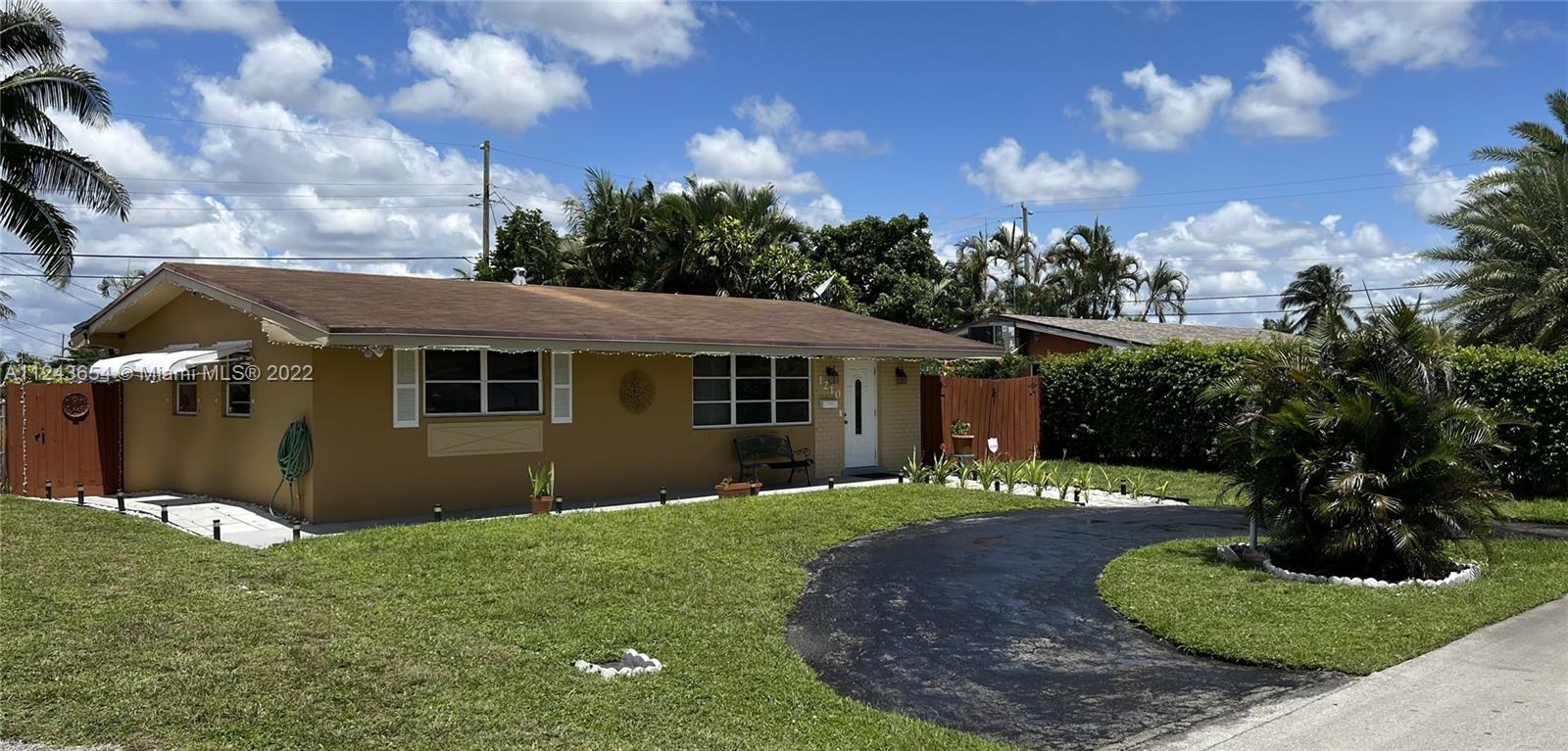 1210 N 76th Ter  For Sale A11243654, FL