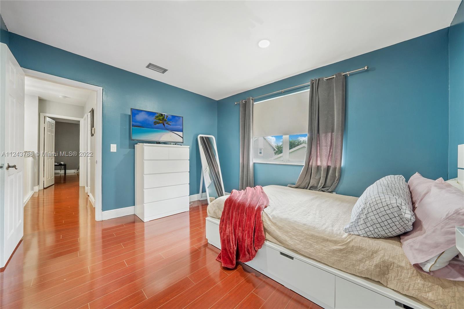 Listing Photo 9