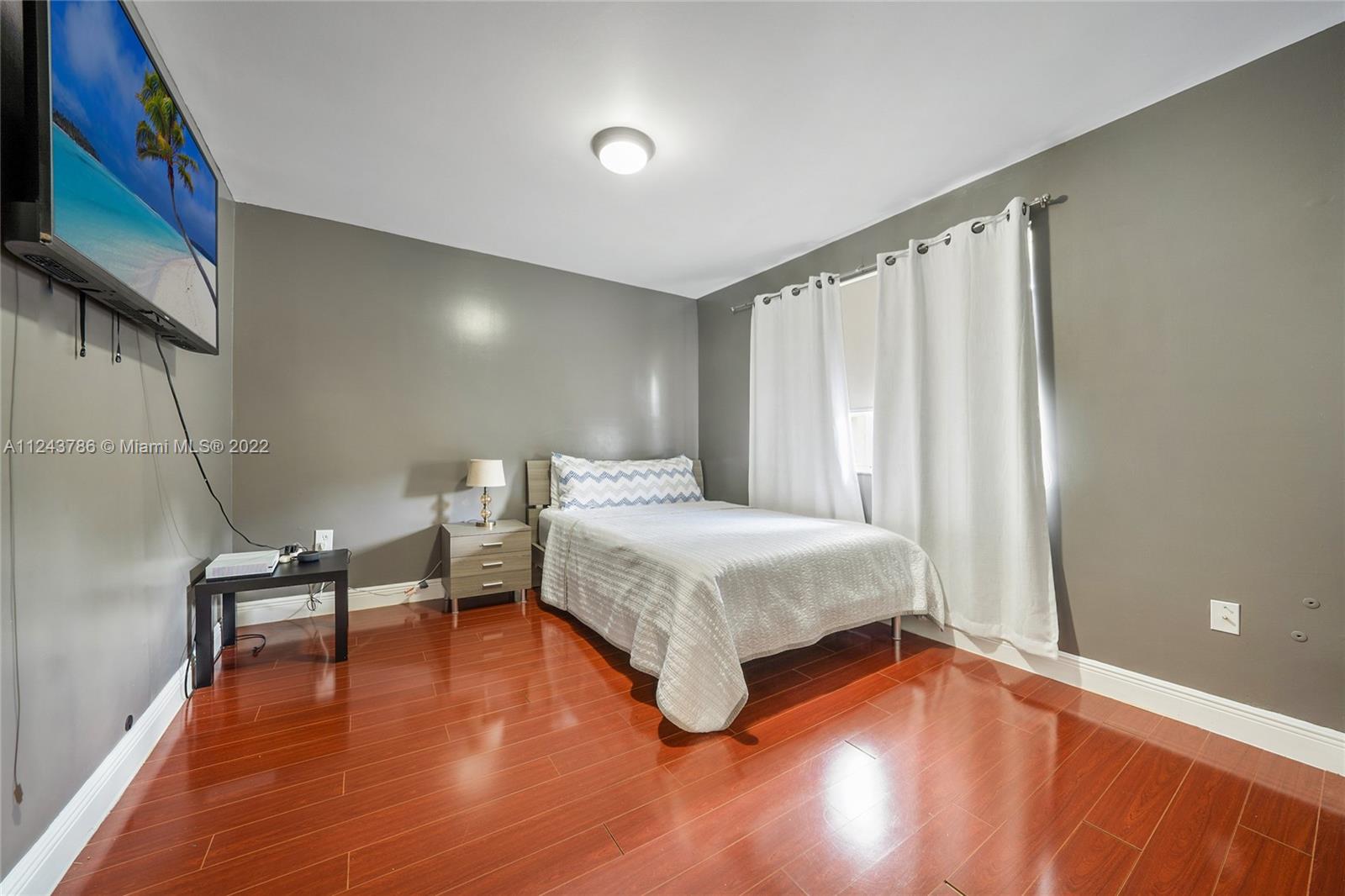 Listing Photo 10