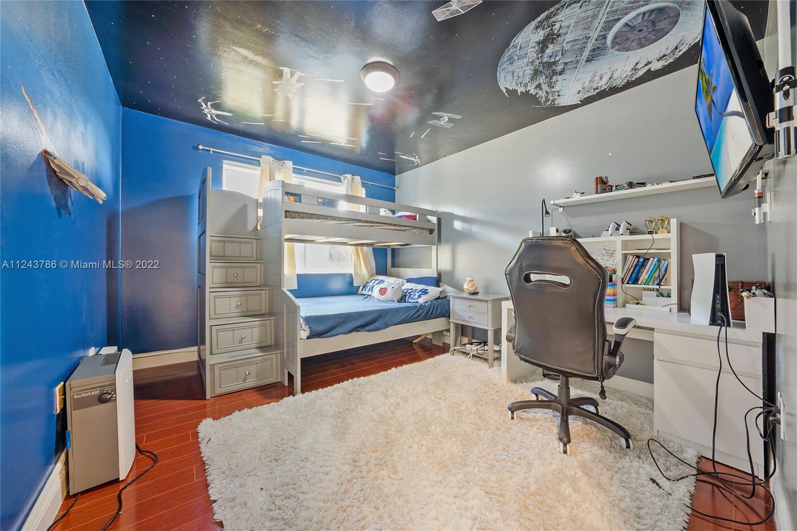 Listing Photo 8