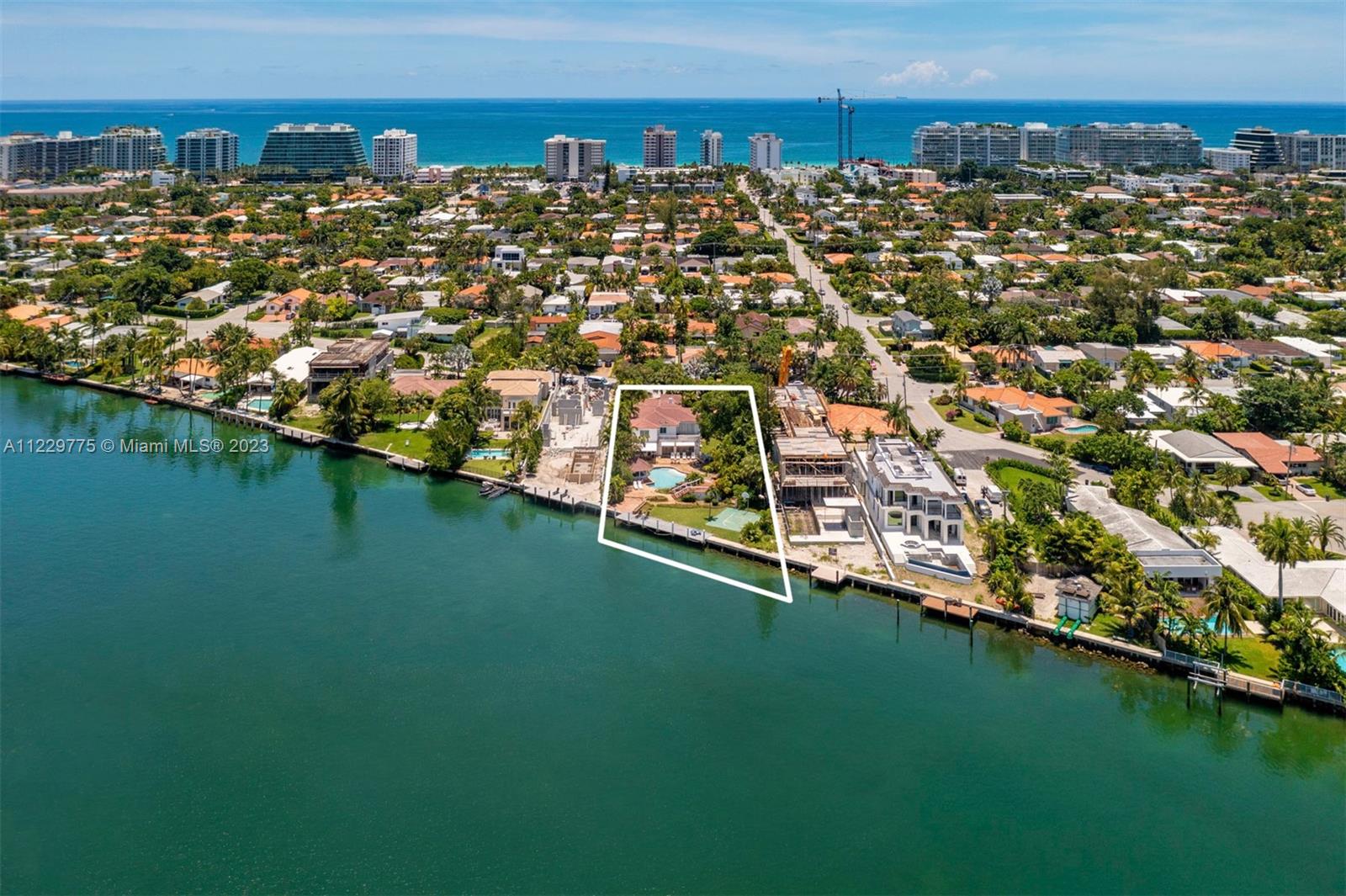9224  Bay Dr  For Sale A11229775, FL
