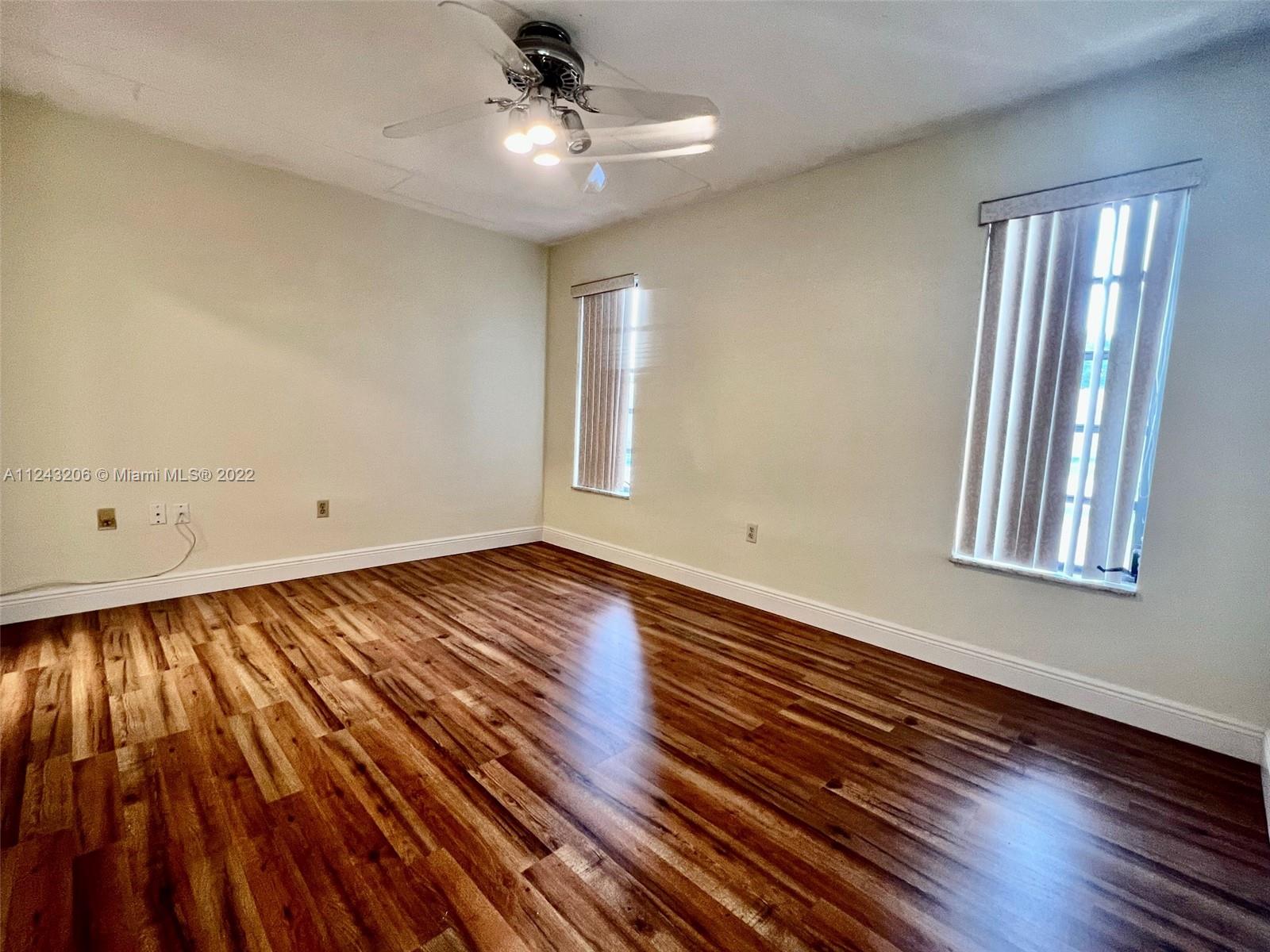 Listing Photo 12