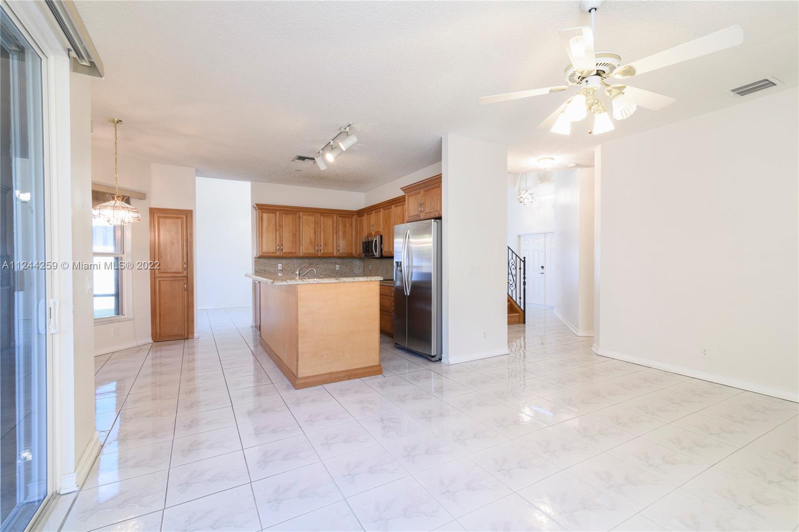 Listing Photo 11