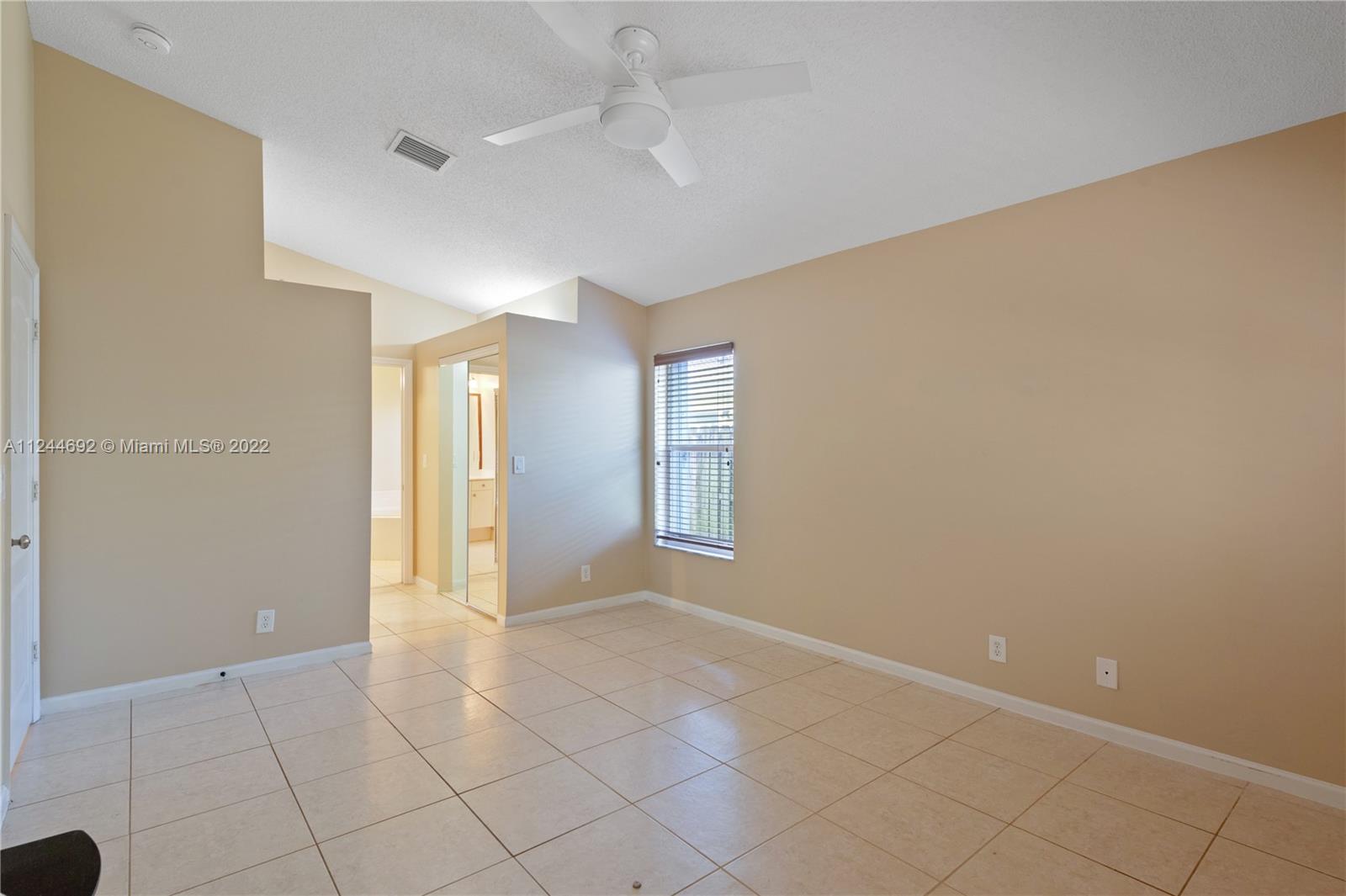 Listing Photo 24