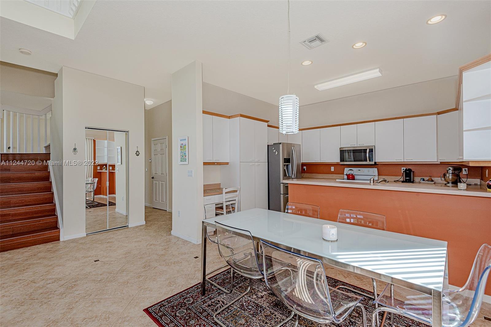 Listing Photo 10