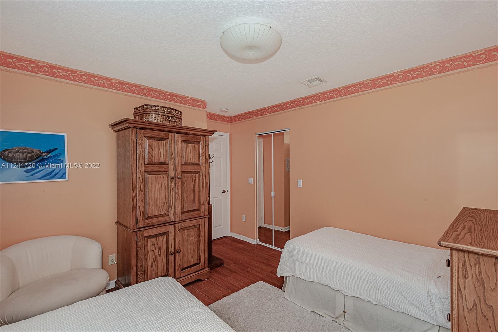 Listing Photo 25