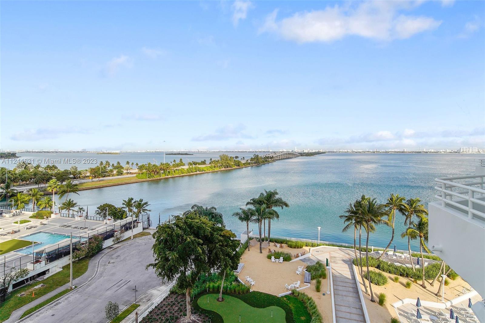 555 NE 34th St 802