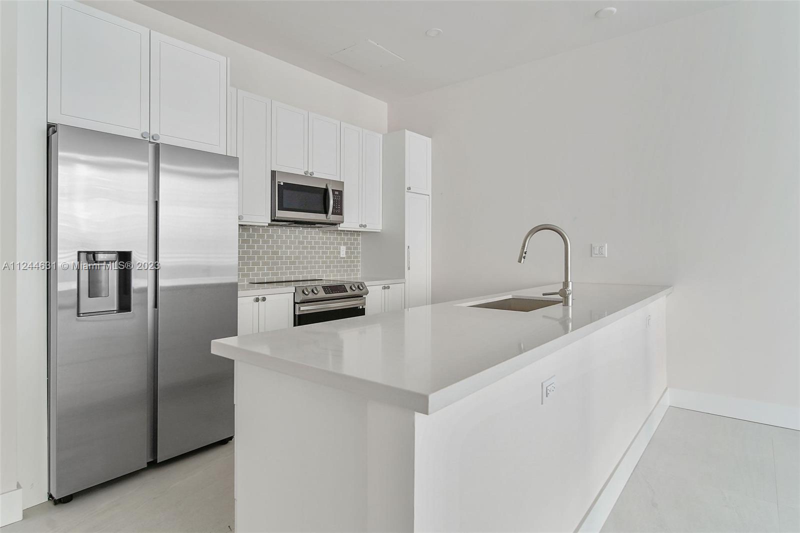 555 NE 34th St 802