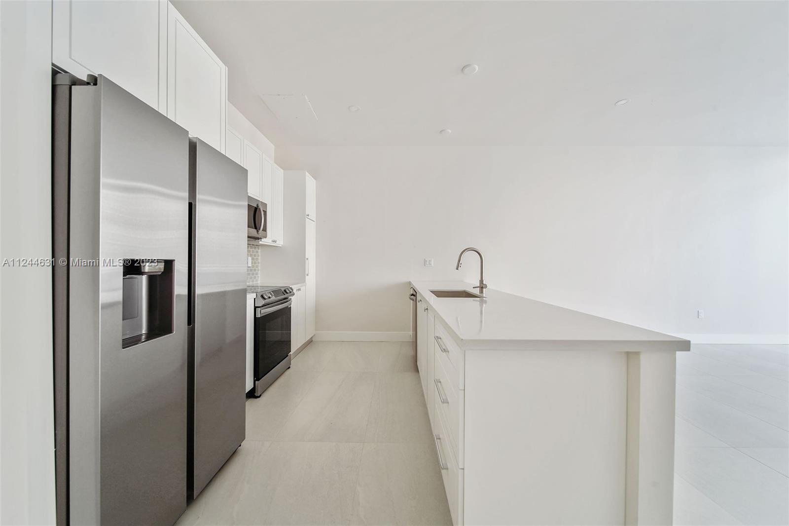 555 NE 34th St 802