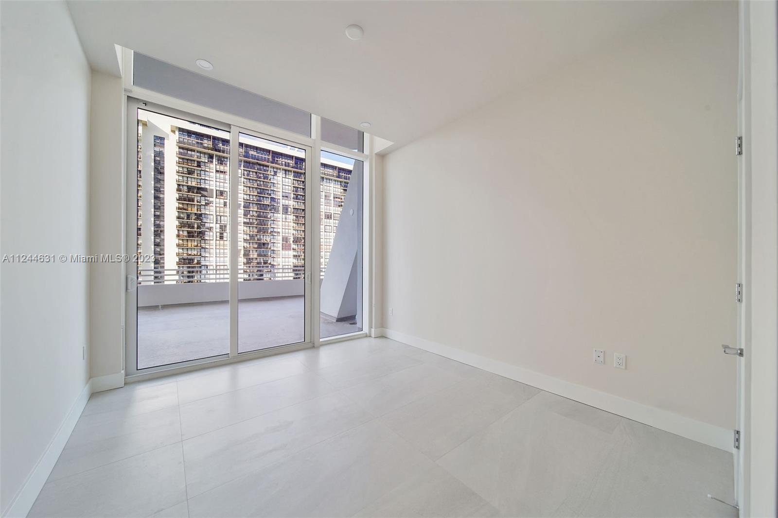 555 NE 34th St 802