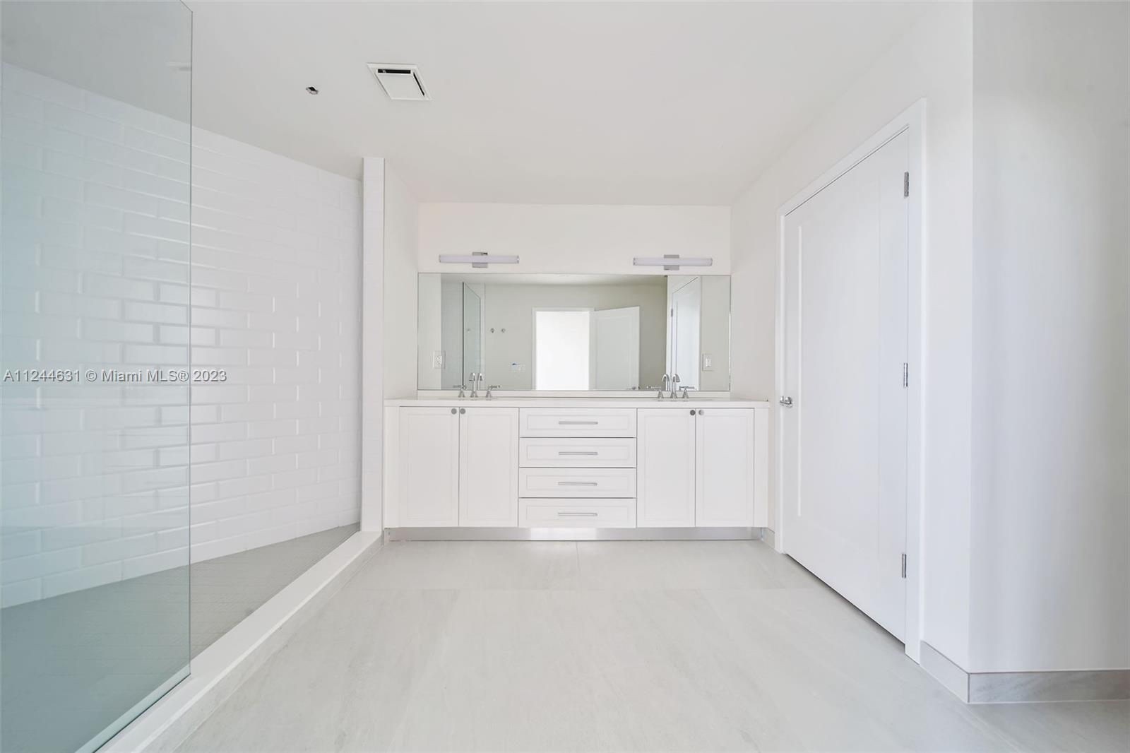 555 NE 34th St 802