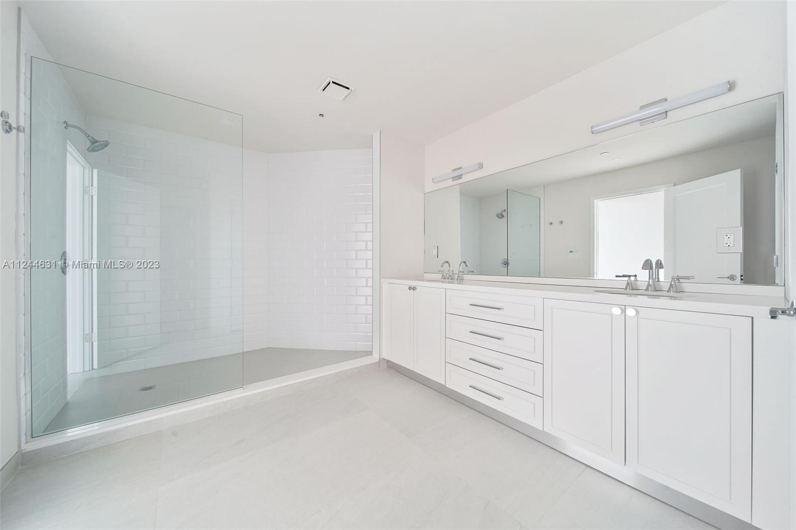 555 NE 34th St 802