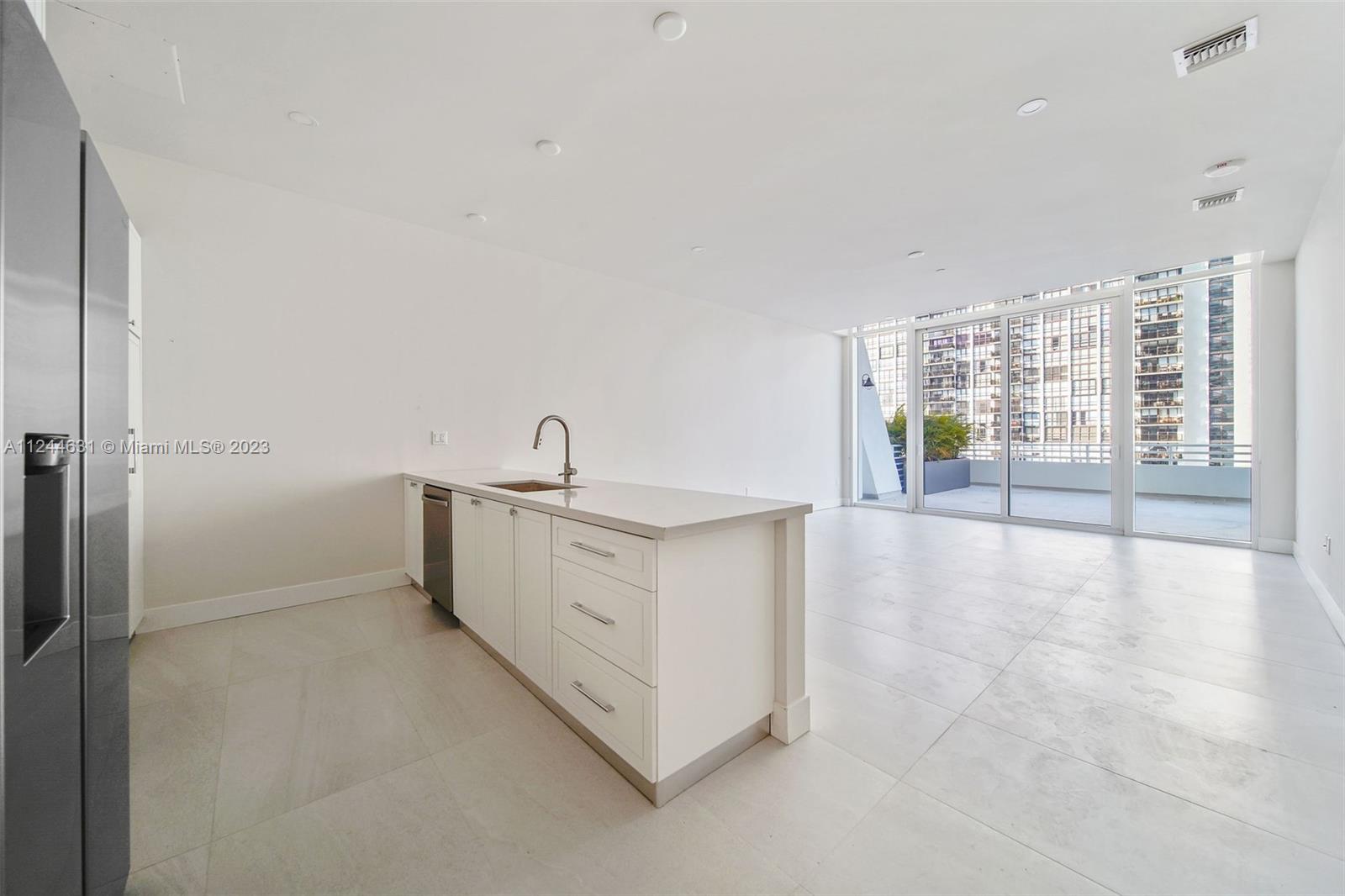 555 NE 34th St 802