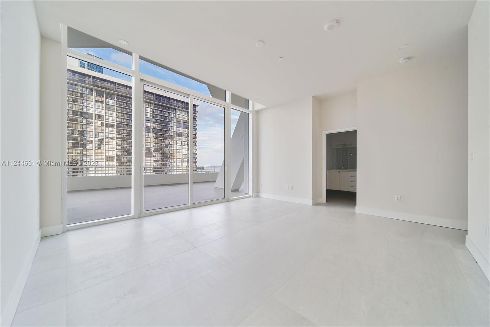 555 NE 34th St 802
