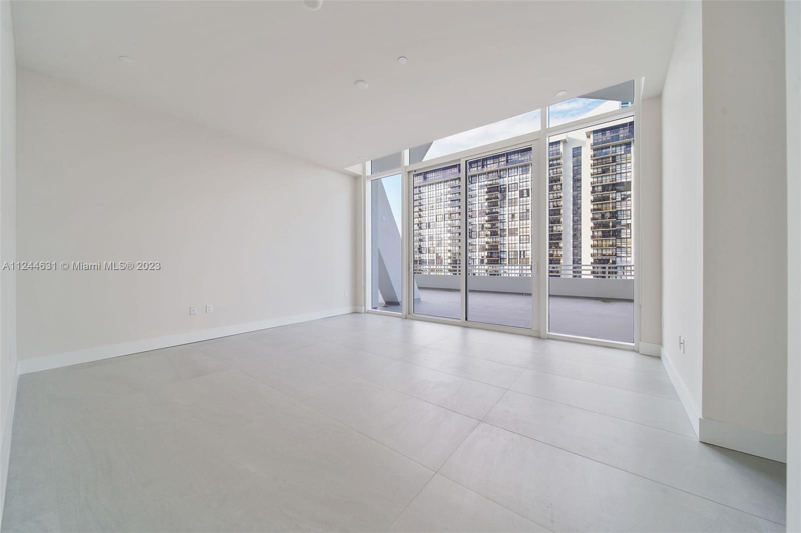 555 NE 34th St 802