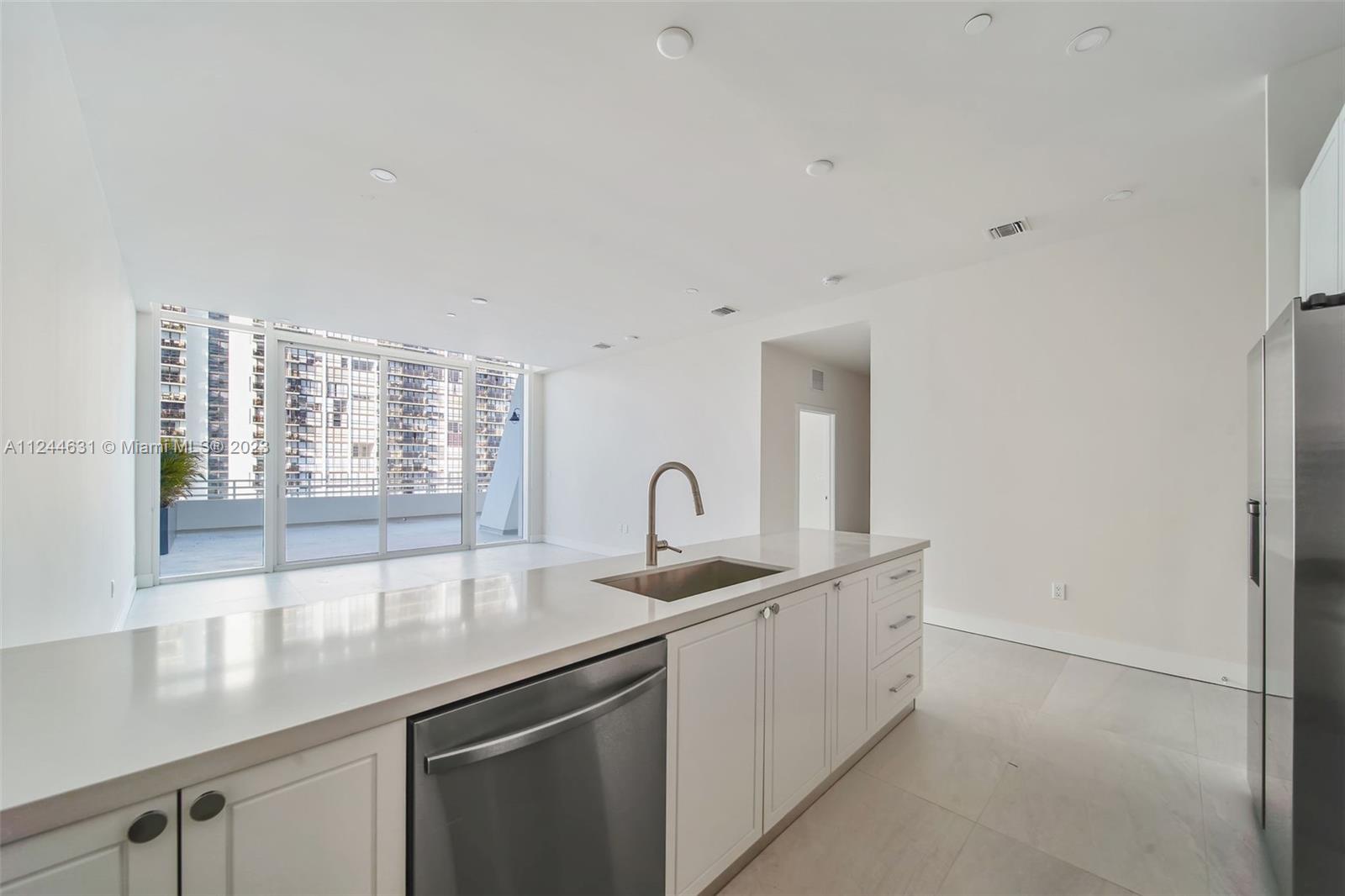 555 NE 34th St 802