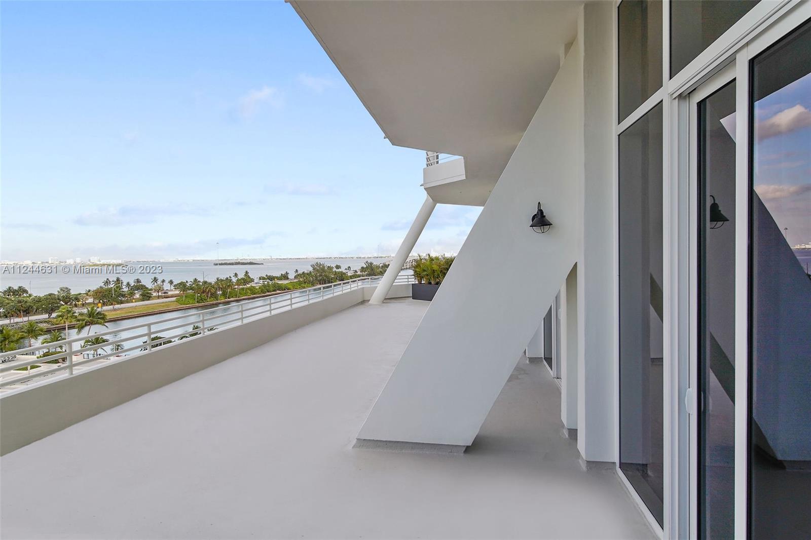 555 NE 34th St 802