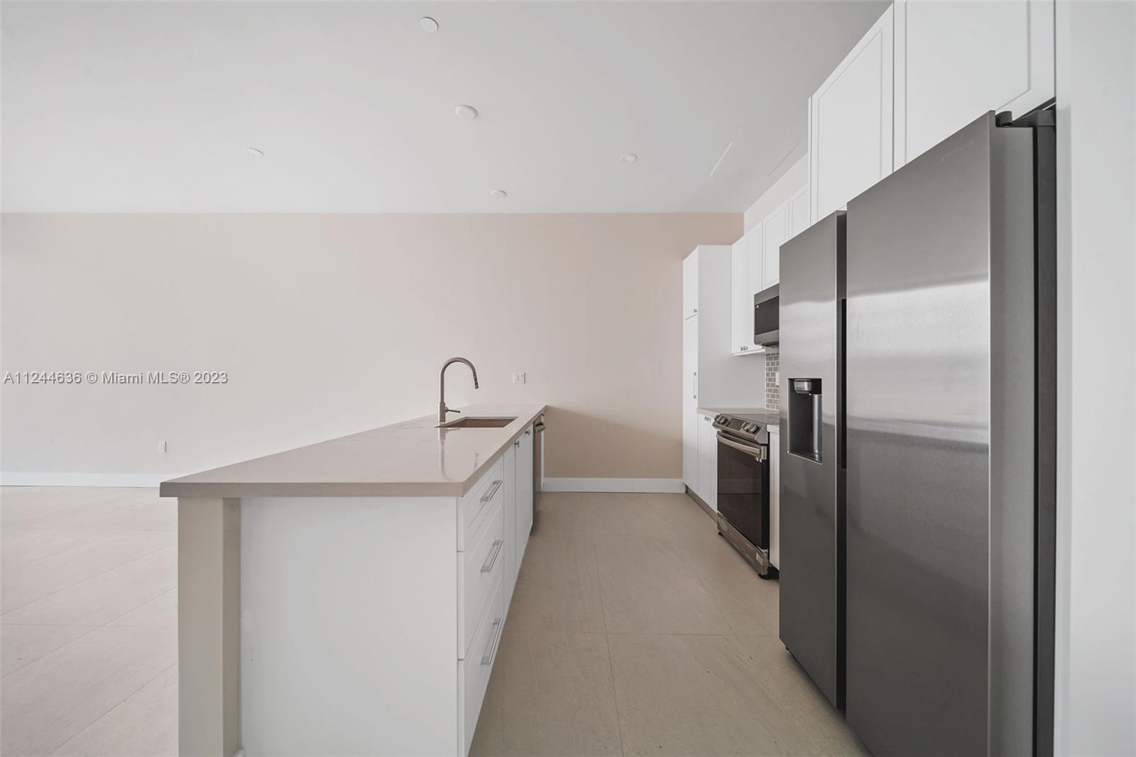 555 NE 34th St 803