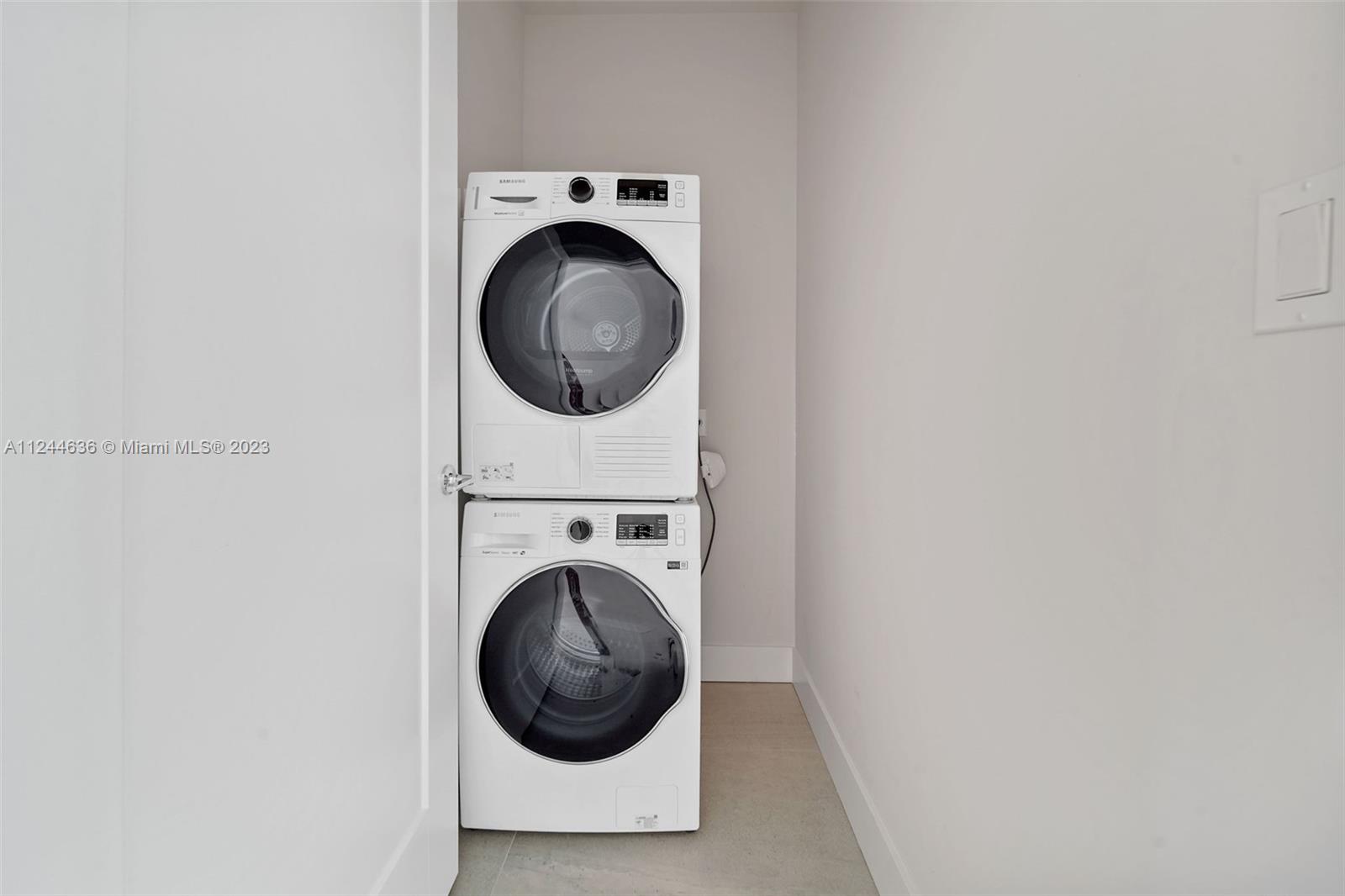 555 NE 34th St 803