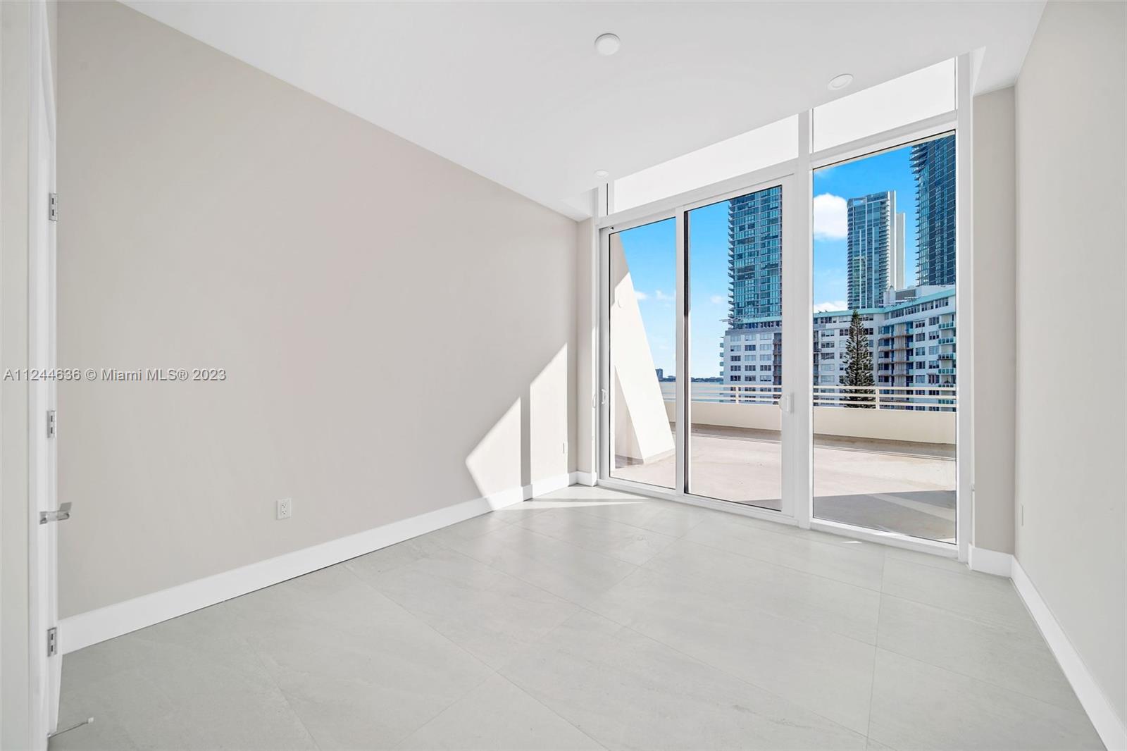 555 NE 34th St 803