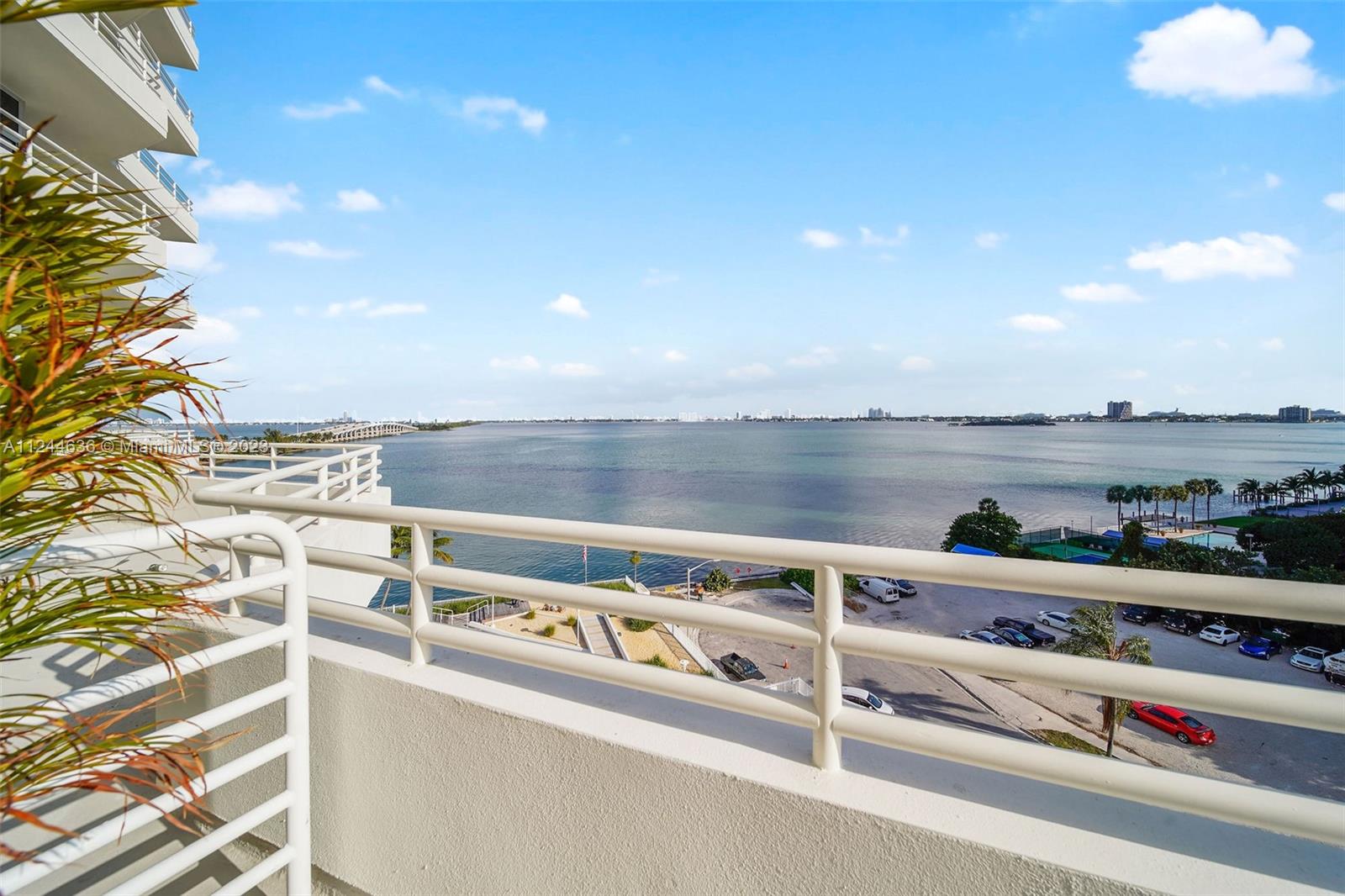 555 NE 34th St 803