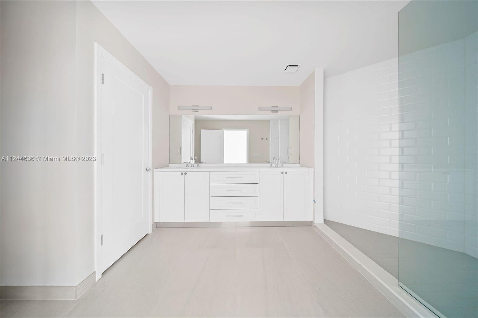 555 NE 34th St 803