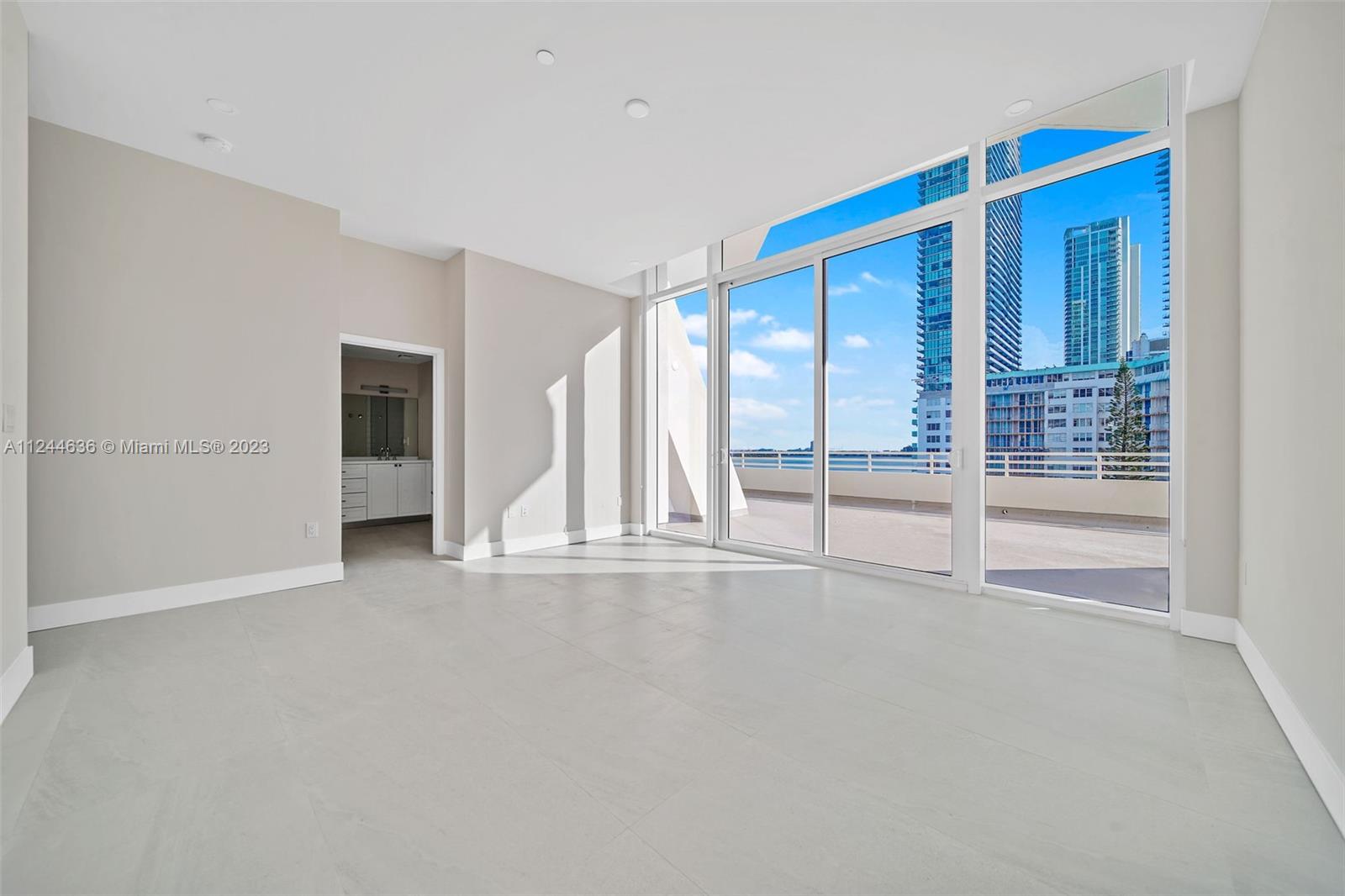 555 NE 34th St 803