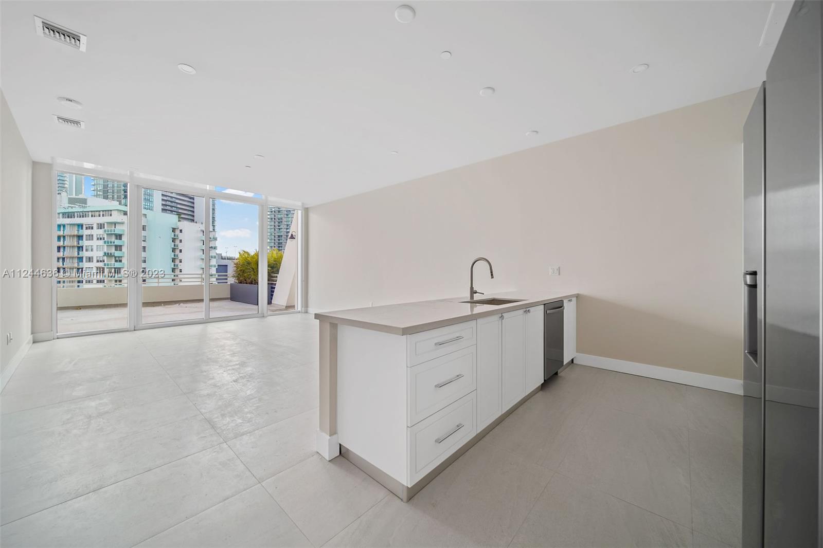 555 NE 34th St 803