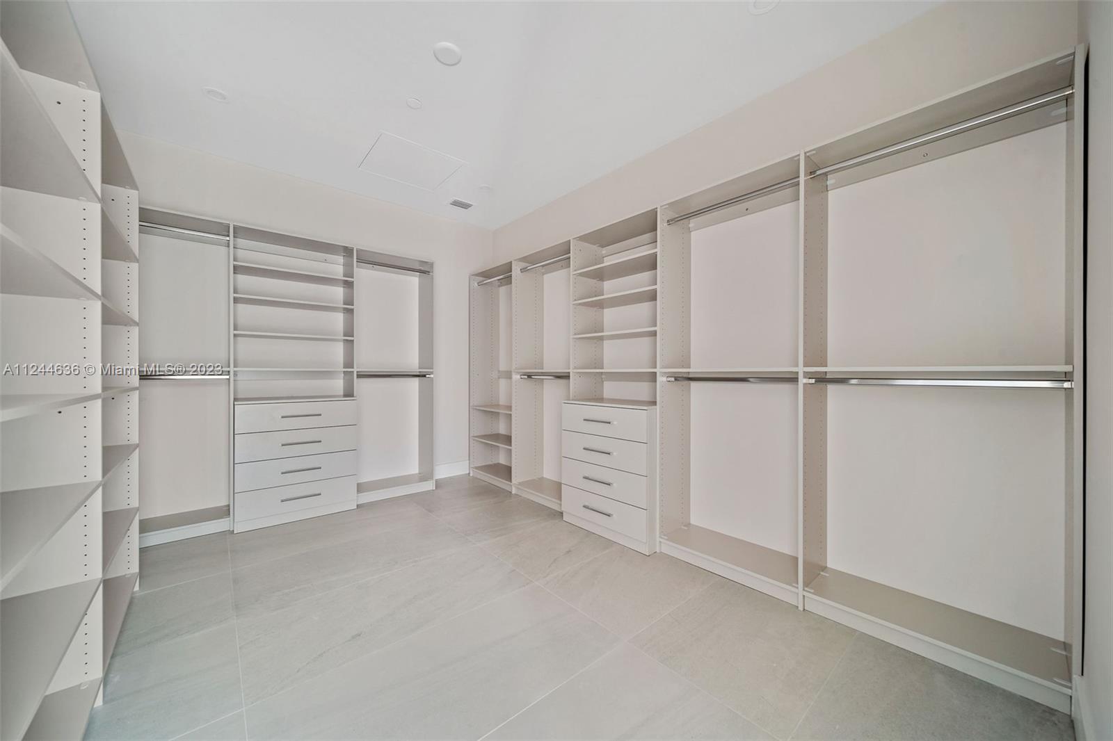 555 NE 34th St 803