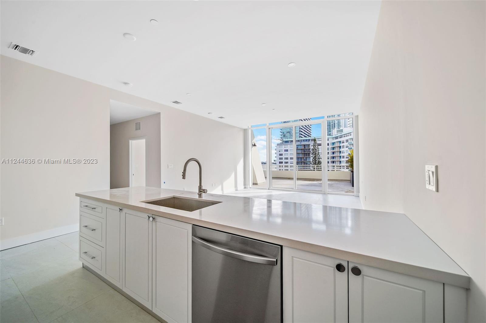 555 NE 34th St 803