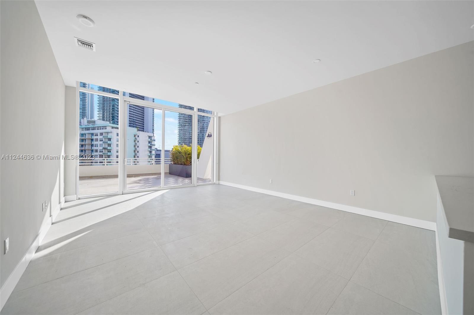 555 NE 34th St 803