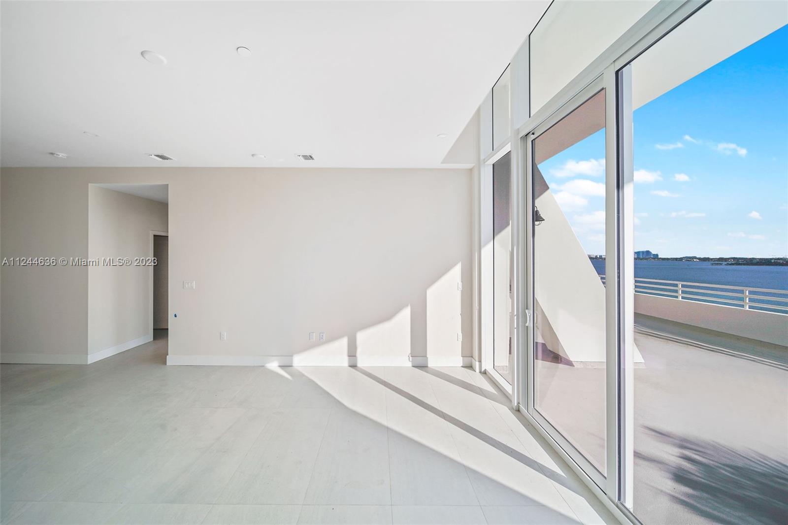 555 NE 34th St 803