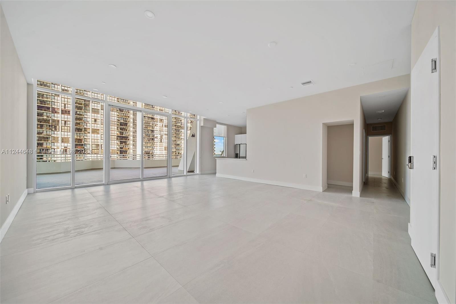 555 NE 34th St 806
