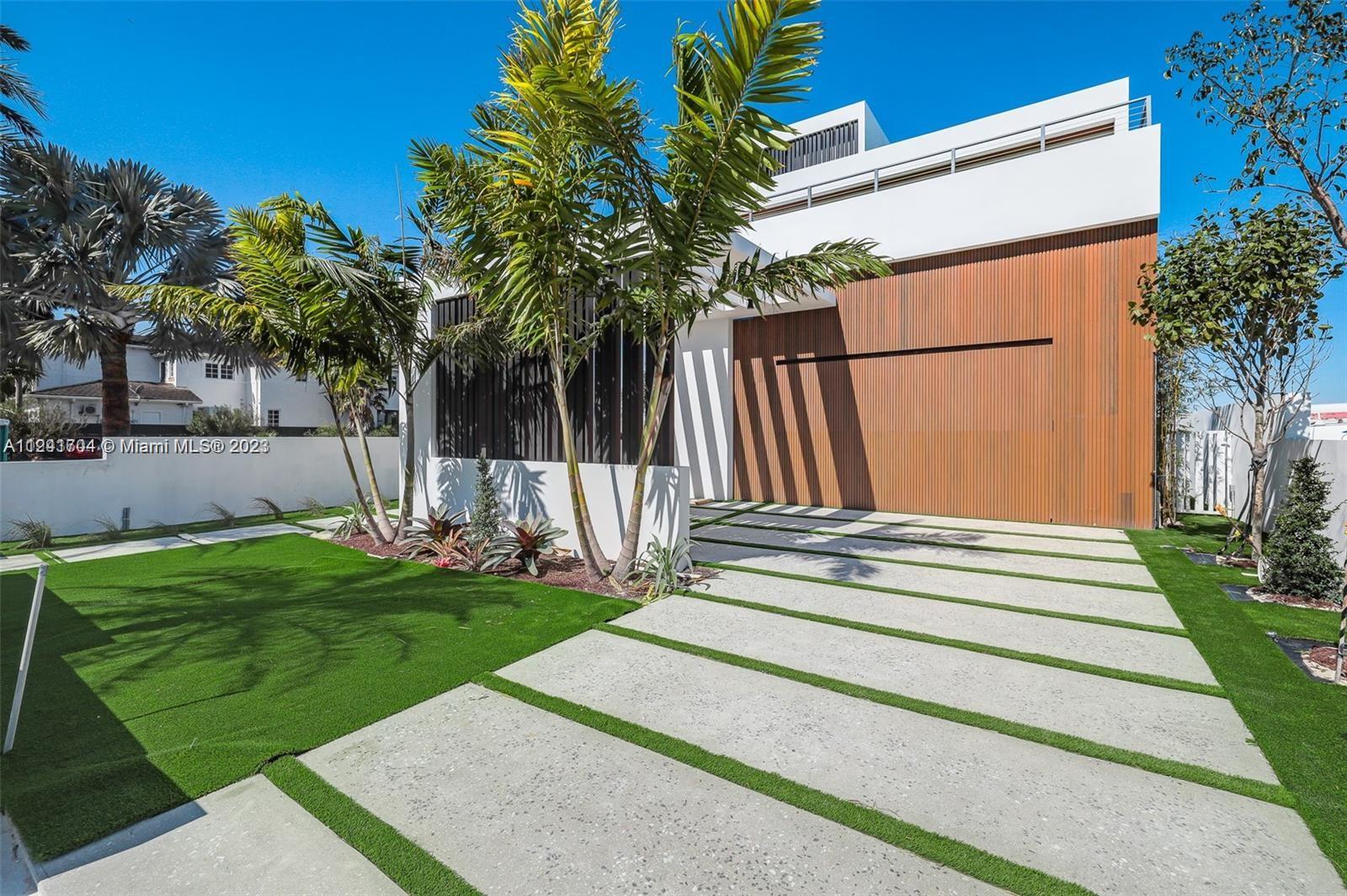 1051 N Venetian Dr  For Sale A11241704, FL