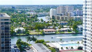 WATCH THE BOATS GO BY FROM PRIVATE OPEN-AIR DELUXE SIZED FULLY SUNNY TERRACE