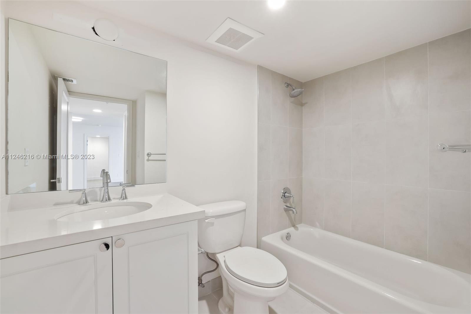 555 NE 34th St 801