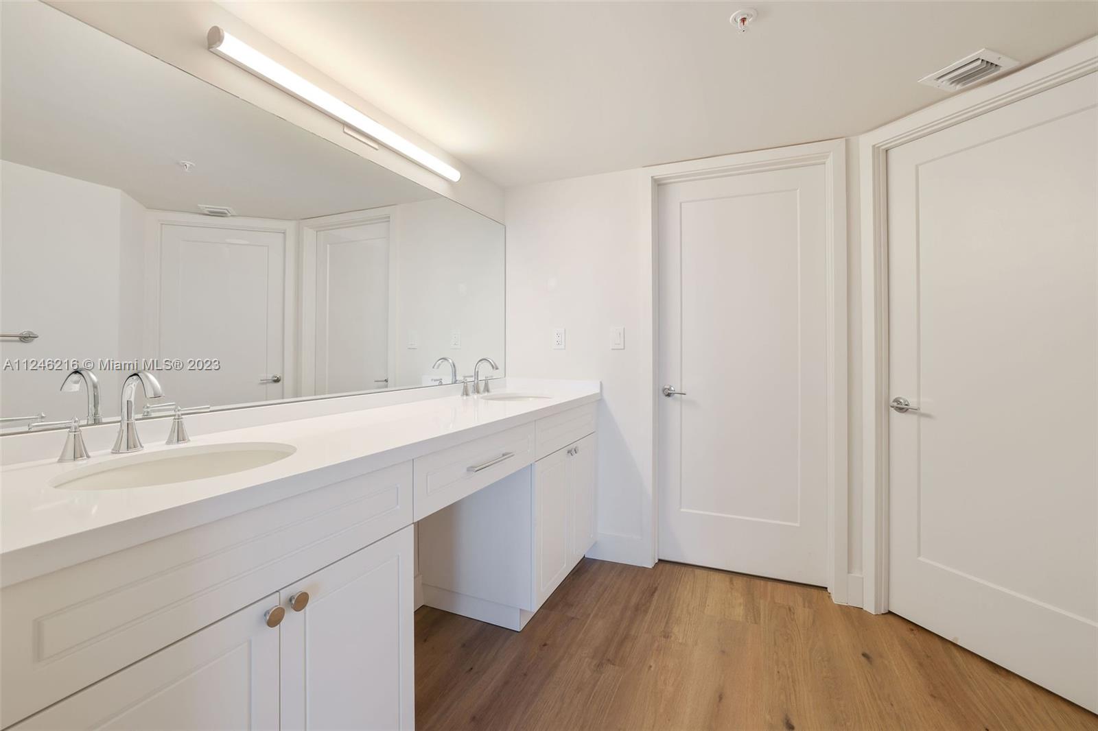 555 NE 34th St 801